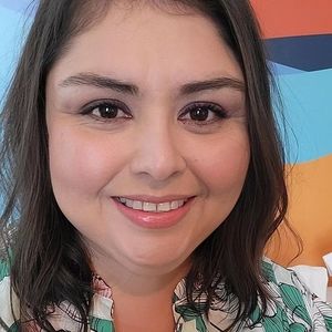 Meet your Posher, Iris